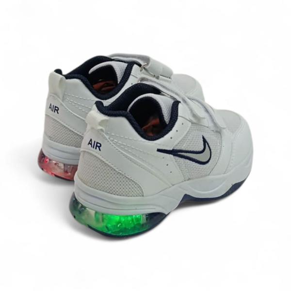 Nike Beyaz Işıklı Cırtlı Çocuk Spor