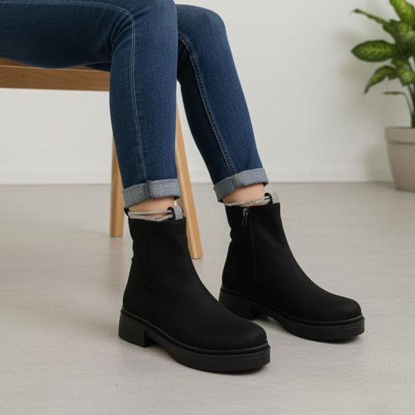 Siyah Süet Taşlı Yandan Fermuarlı Kısa Topuklu Kadın Bot