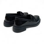 Siyah Rugan V toka Detaylı Kadın Loafer