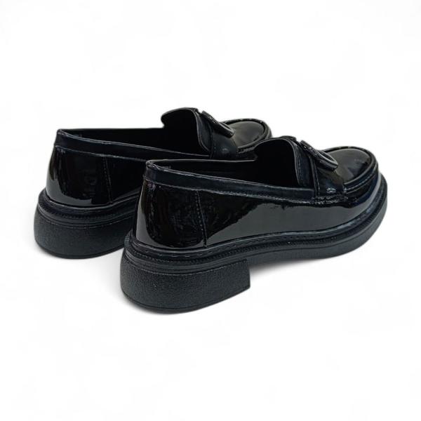 Siyah Rugan V toka Detaylı Kadın Loafer