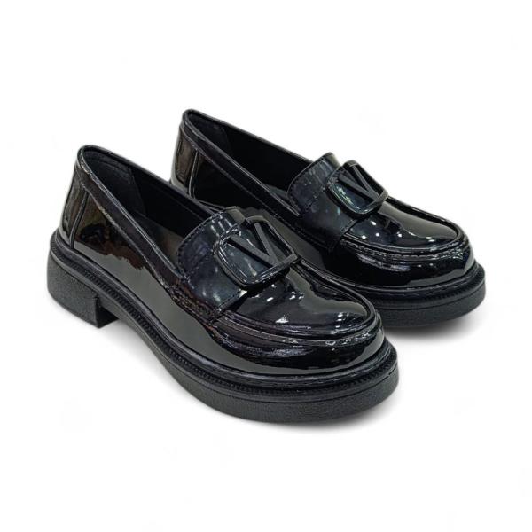 Siyah Rugan V toka Detaylı Kadın Loafer