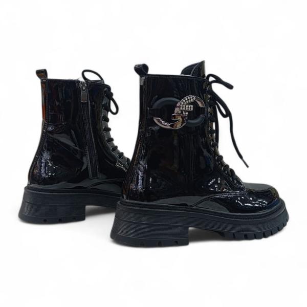 Siyah Rugan Zincir Detaylı Bağcıklı Yandan Fermuarlı Kadın Bot