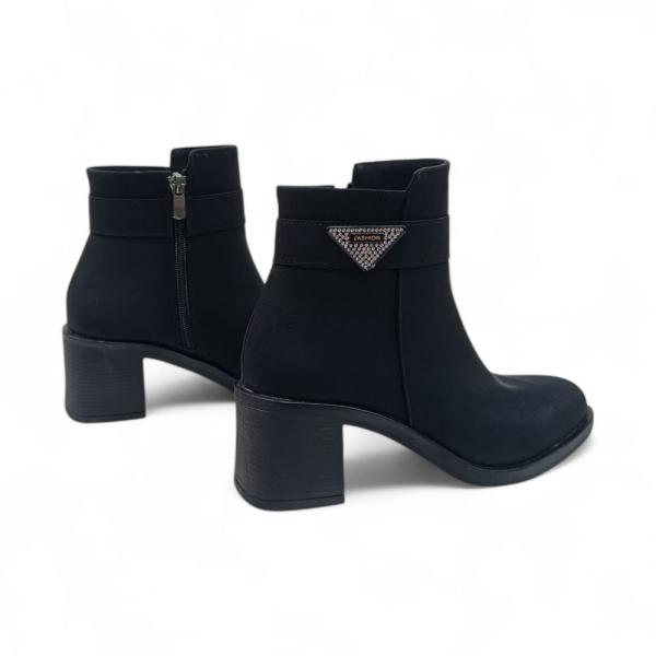 Siyah Süet Taşlı Yandan Fermuarlı Kısa Topuklu Kadın Bot