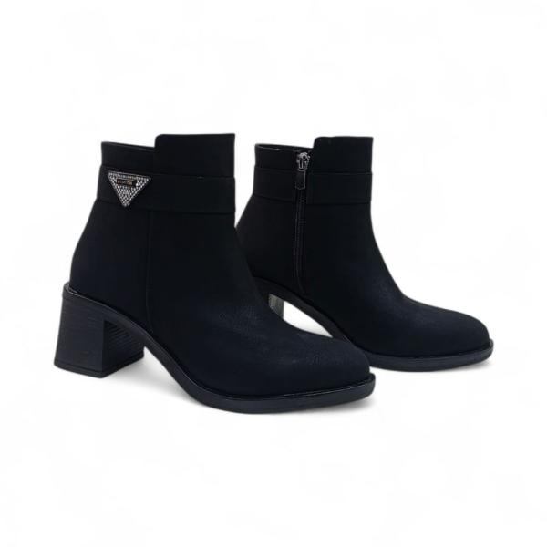 Siyah Süet Taşlı Yandan Fermuarlı Kısa Topuklu Kadın Bot