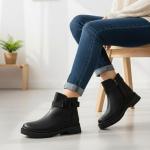 Siyah Toka Detaylı Fermuarlı Kadın Bot