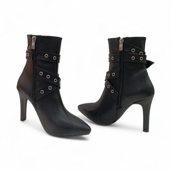 Siyah Cilt Toka Detaylı Yandan Fermuarlı Yüksek Topuklu Kadın Bot