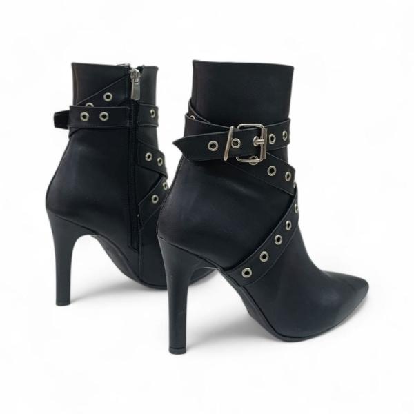 Siyah Cilt Toka Detaylı Yandan Fermuarlı Yüksek Topuklu Kadın Bot