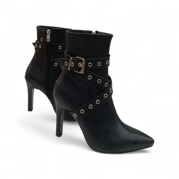 Siyah Cilt Toka Detaylı Yandan Fermuarlı Yüksek Topuklu Kadın Bot