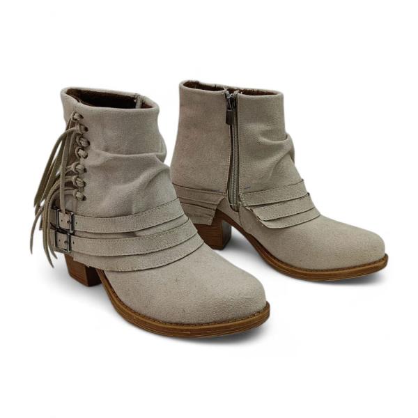 Bej Süet Püskül Toka Detaylı Fermuarlı Detaylı Kadın Topuklu Bot