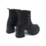 Siyah Aksesuar Detaylı Yandan Fermuarlı Yüksek Kalın Kadın Topuklu Bot