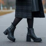 Siyah Aksesuar Detaylı Yandan Fermuarlı Yüksek Kalın Kadın Topuklu Bot