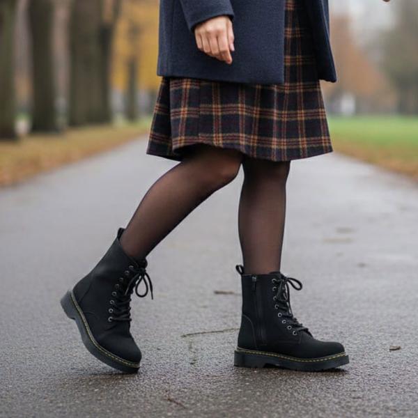 Siyah Bağcıklı Yandan Fermuarlı Kadın Bot