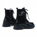 Siyah Rugan Zincir Detaylı Bağcıklı Yandan Fermuarlı Kadın Bot