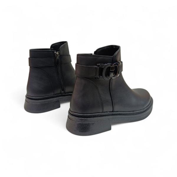 Siyah Toka Detaylı Fermuarlı Kadın Bot