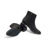 Siyah Toka Detaylı Yandan Fermuarlı Kadın Kısa Topuklu Bot